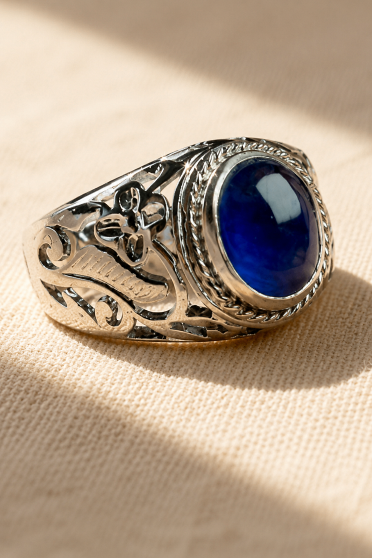 Cabochon ring — blue sapphire, 925 silver